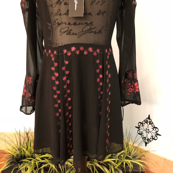 NWT For Love and Lemons Embroidered Dress Size M - Picture 7 of 8
